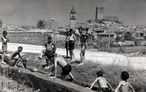 1960 VERANO EN LA HUERTA niños bañandose vistas